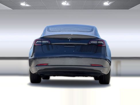 Used 2018 Tesla Model 3 Long Range RWD image 9