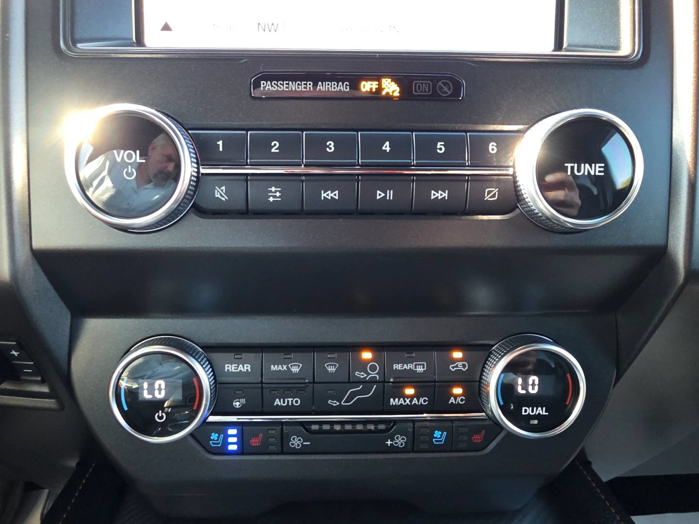 Used 2019 Ford Expedition Limited w/ Equipment Group 303A AWD/4WD image 28