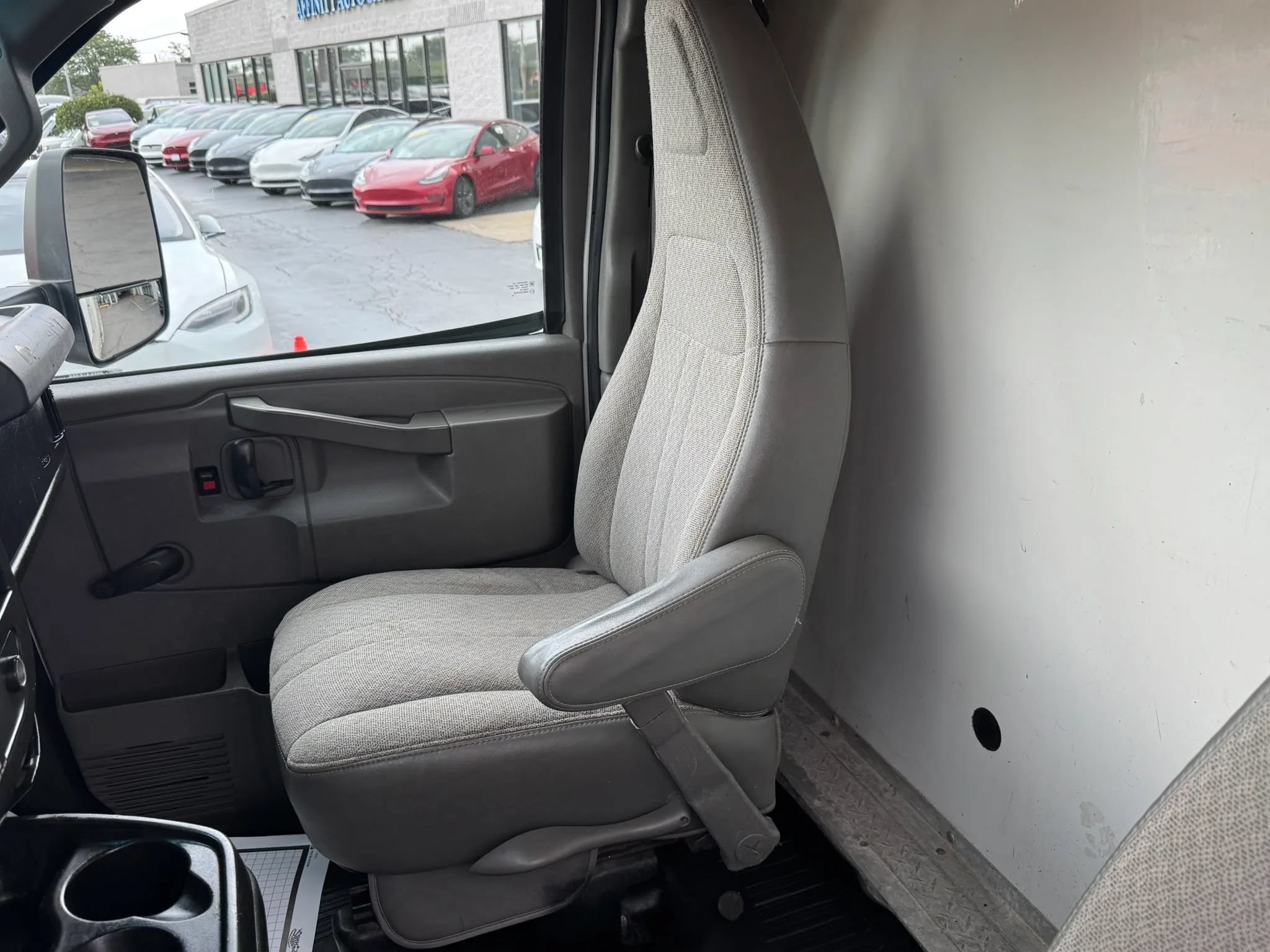 Used 2016 Chevrolet Express 4500 RWD image 14