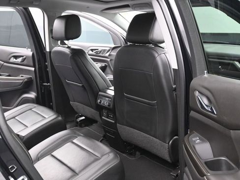 Used 2022 GMC Acadia SLT w/ Technology Package image 14