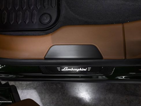 New 2025 Lamborghini Urus SE image 39