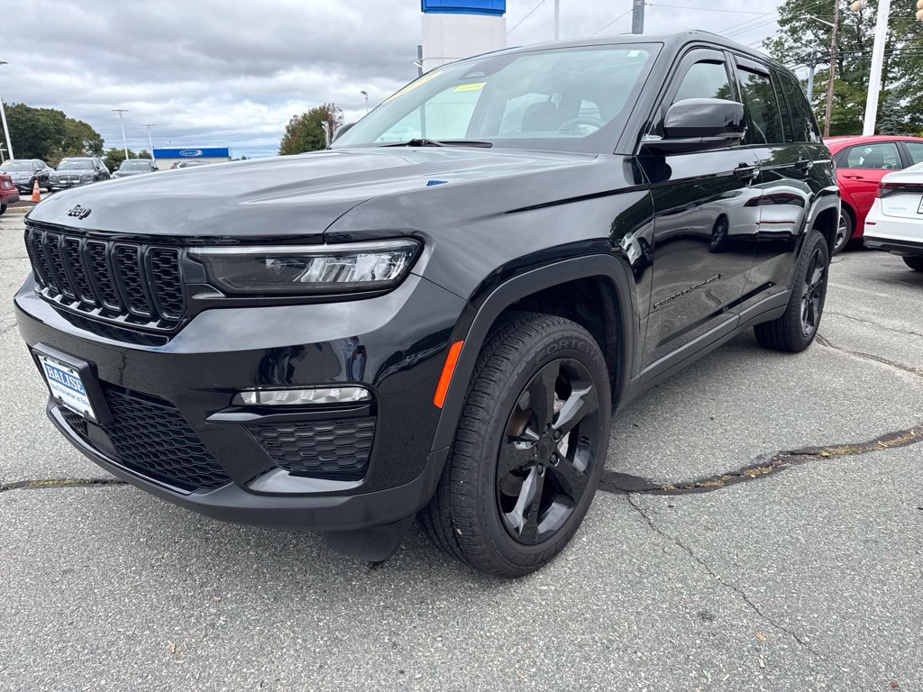 Used 2023 Jeep Grand Cherokee Limited w/ Black Appearance Package AWD/4WD image 6