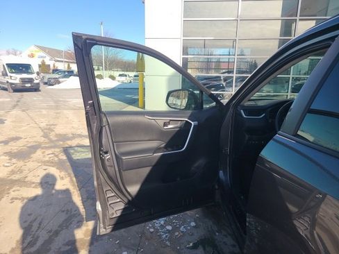 Used 2025 Toyota RAV4 XLE image 17