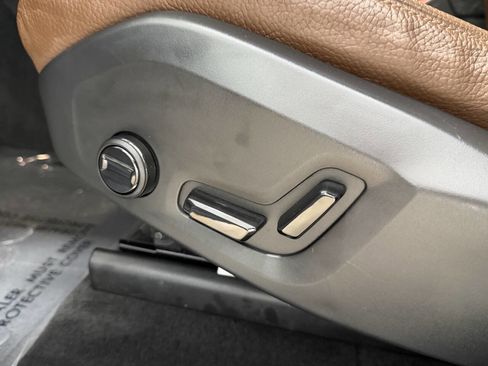 Used 2022 Volvo XC60 T8 Inscription Expression image 18