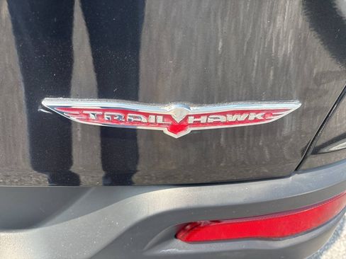 Used 2015 Jeep Cherokee Trailhawk AWD/4WD image 16