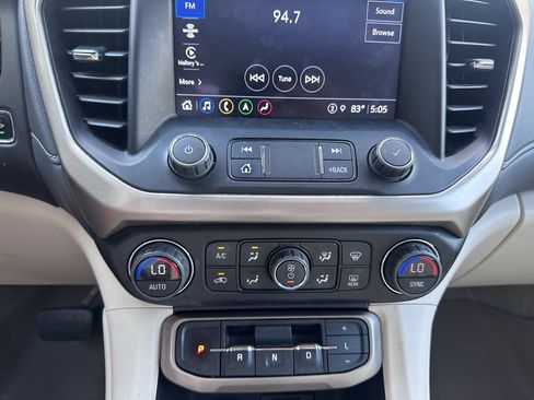 Used 2022 GMC Acadia Denali w/ Denali Ultimate Package FWD image 16