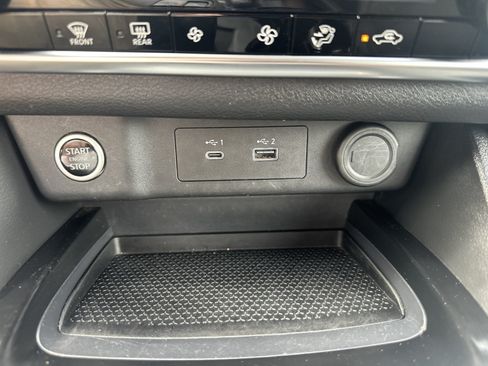 Used 2023 Nissan Rogue SV FWD image 16