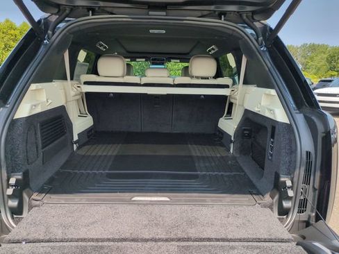 New 2026 Land Rover Range Rover Long Wheelbase SE AWD/4WD image 16