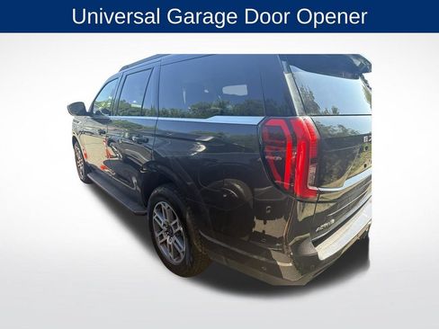 Used 2025 Ford Expedition Active AWD/4WD image 5