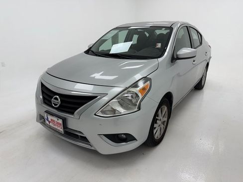 Used 2017 Nissan Versa SV w/ SV Special Edition Package image 4