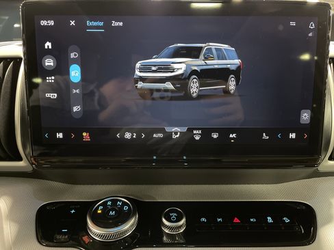 Used 2025 Ford Expedition Active image 22