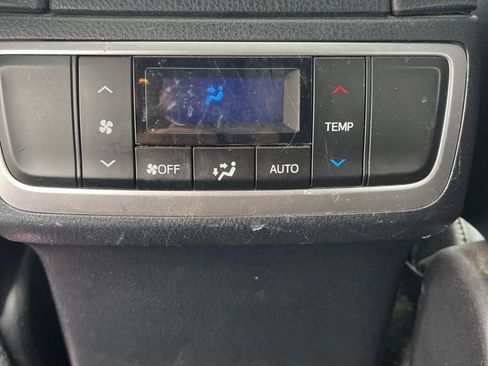 Used 2019 Toyota Highlander XLE FWD image 26