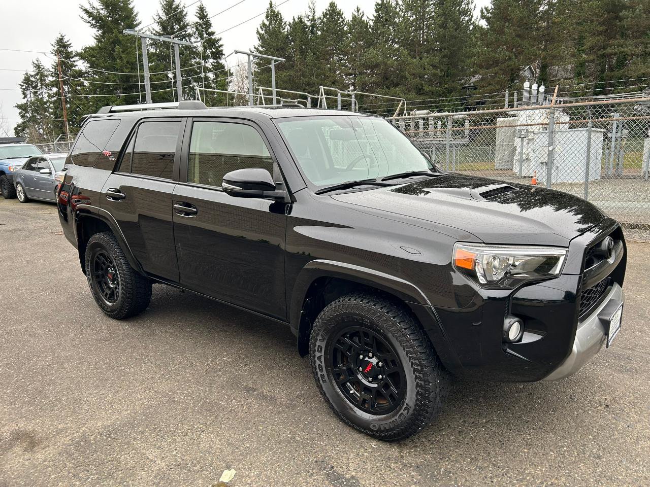 Used 2018 Toyota 4Runner TRD Off-Road Premium AWD/4WD image 3