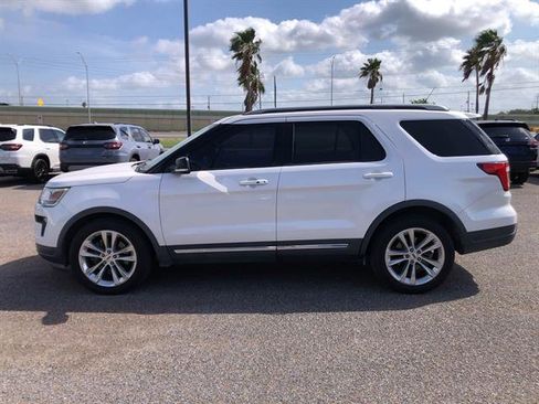 Used 2018 Ford Explorer XLT w/ Equipment Group 202A image 4