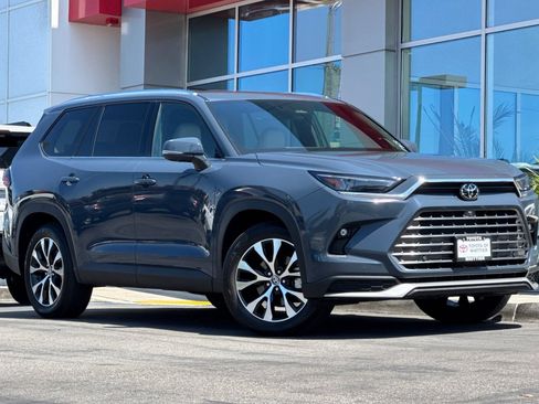 Certified 2025 Toyota Grand Highlander AWD Hybrid image 2