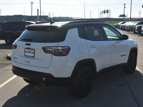 Used 2022 Jeep Compass Latitude w/ Sun and Sound Group AWD/4WD image 5