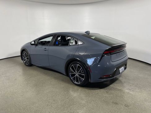 Used 2025 Toyota Prius XLE image 5