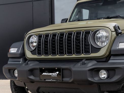 Used 2026 Jeep Wrangler Sport AWD/4WD image 16