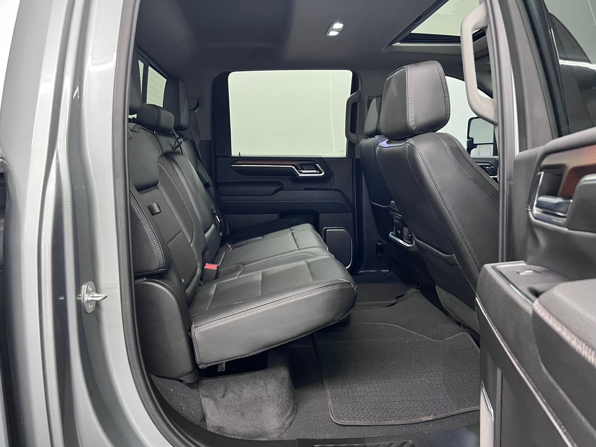 Used 2024 GMC Sierra 3500 Denali AWD/4WD image 28