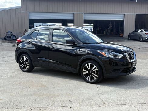 Used 2020 Nissan Kicks SV image 4