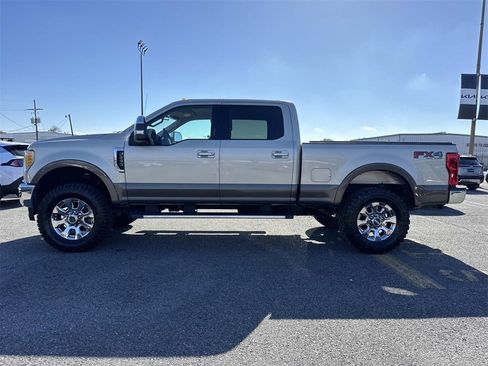 Used 2017 Ford F250 Lariat w/ Chrome Package image 9