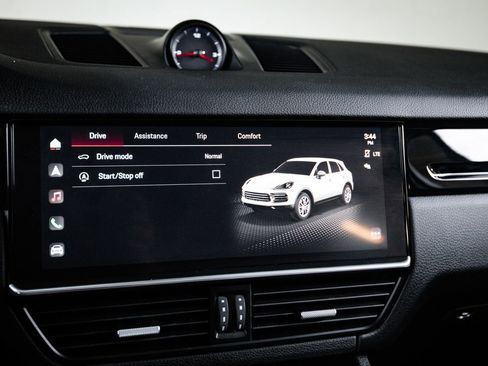 Certified 2023 Porsche Cayenne AWD/4WD image 18
