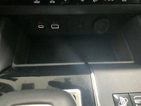 Used 2025 Mitsubishi Outlander 4WD Plug-In Hybrid image 36