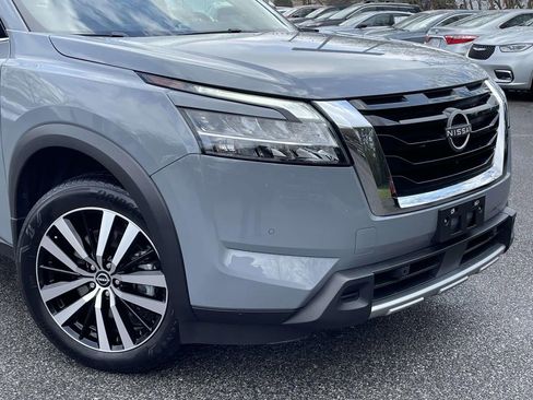 Used 2024 Nissan Pathfinder Platinum image 9