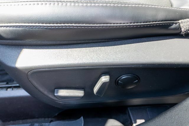 Used 2025 Ford Escape Platinum AWD/4WD image 19