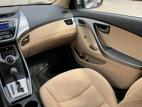 Used 2013 Hyundai Elantra GLS image 17