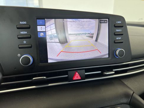 Used 2024 Hyundai Elantra SE FWD image 9