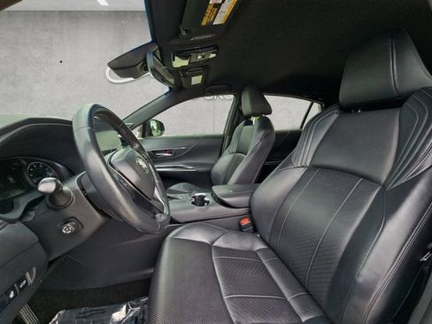 Used 2021 Toyota Venza Limited w/ Advanced Technology Package AWD/4WD image 19