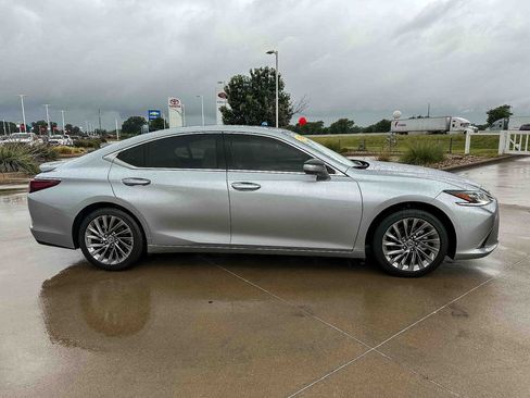 Used 2024 Lexus ES 350 w/ Ultra Luxury Package FWD image 2