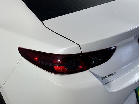 Used 2019 MAZDA MAZDA3 w/Preferred Pkg image 35