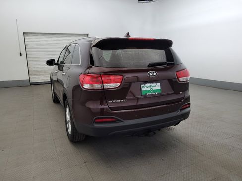 Used 2017 Kia Sorento AWD w/ LX Convenience Package image 6