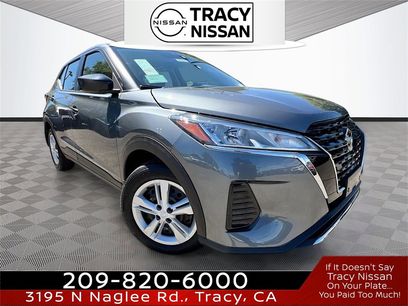 New 2025 Nissan Kicks Play S