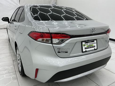 Used 2021 Toyota Corolla LE FWD image 9