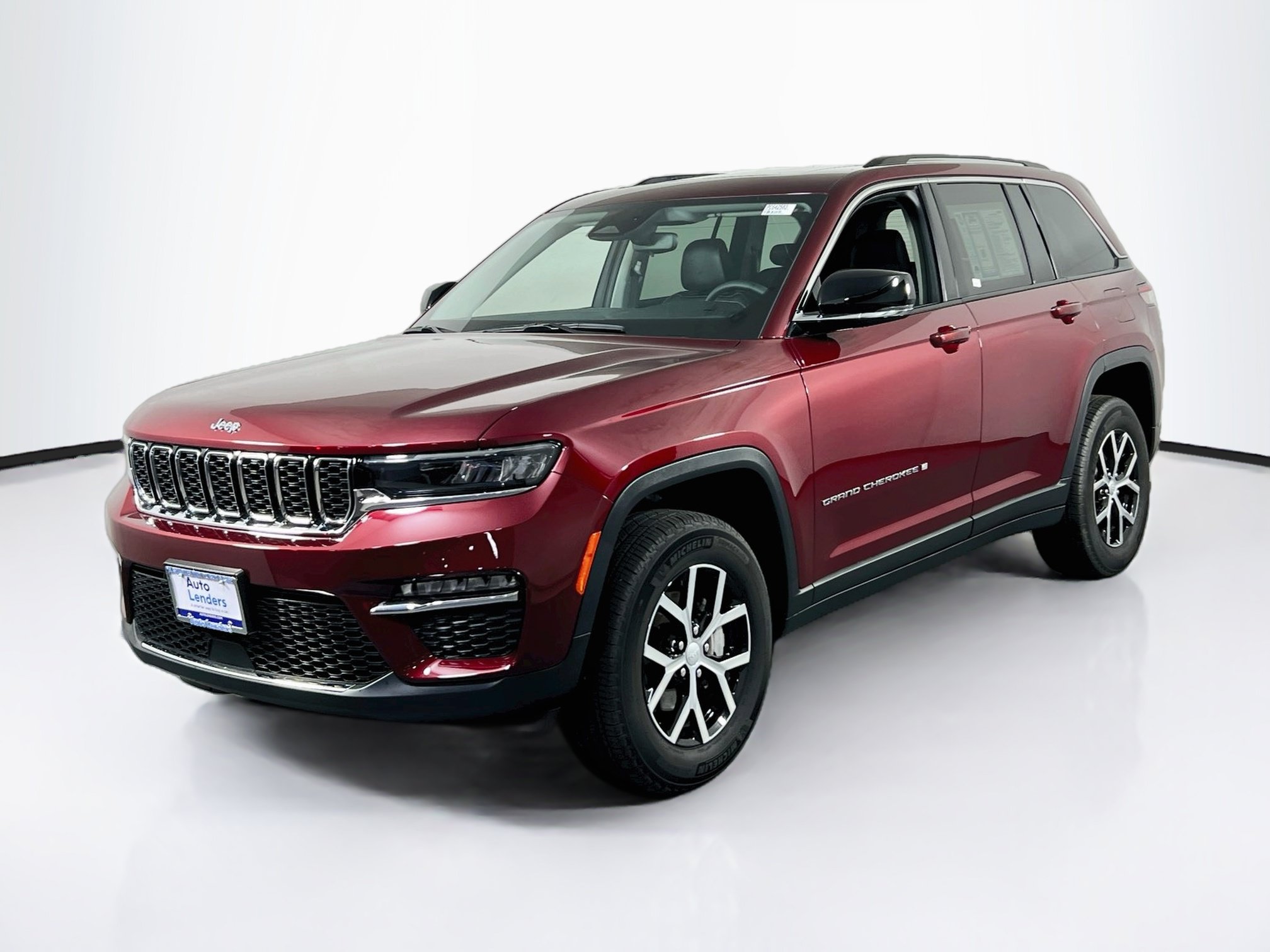 Used 2023 Jeep Grand Cherokee Limited AWD/4WD image 1