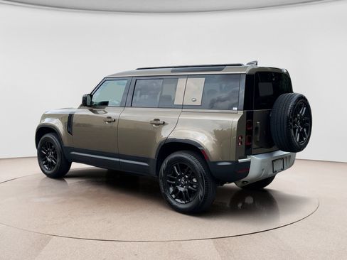 Used 2023 Land Rover Defender 110 S AWD/4WD image 3