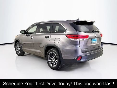 Used 2018 Toyota Highlander XLE AWD/4WD image 5