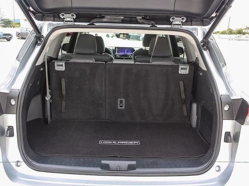 Used 2023 Toyota Highlander XLE FWD image 26