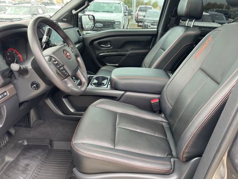 Used 2024 Nissan Titan PRO-4X w/ Pro-4x Convenience Package image 10