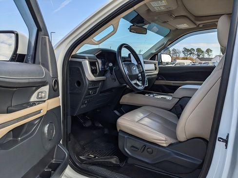Used 2022 Ford Expedition XLT image 37