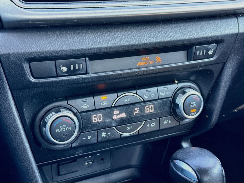 Used 2018 MAZDA MAZDA3 Touring FWD image 26