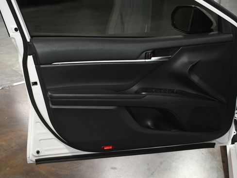 Used 2021 Toyota Camry LE image 43