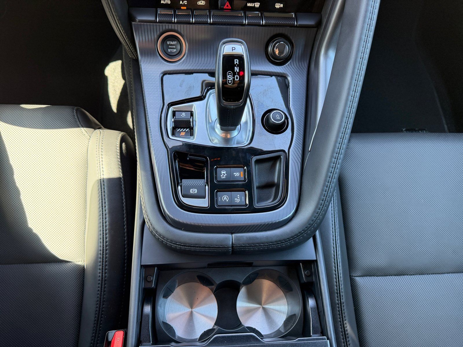 Used 2024 Jaguar F-TYPE R-Dynamic RWD image 15
