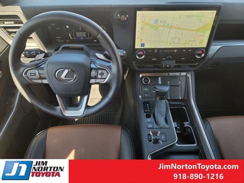 Used 2025 Lexus GX 550 w/ Accessory Package (2T) image 27