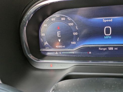 Used 2022 Chevrolet Suburban RST w/ Luxury Package image 28