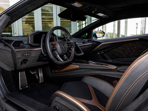 Used 2024 Lamborghini Revuelto AWD/4WD image 27