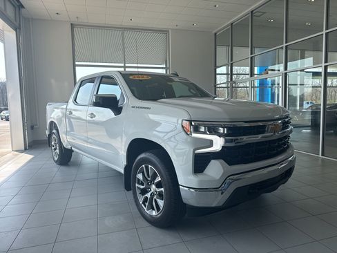 Used 2024 Chevrolet Silverado 1500 LT AWD/4WD image 3